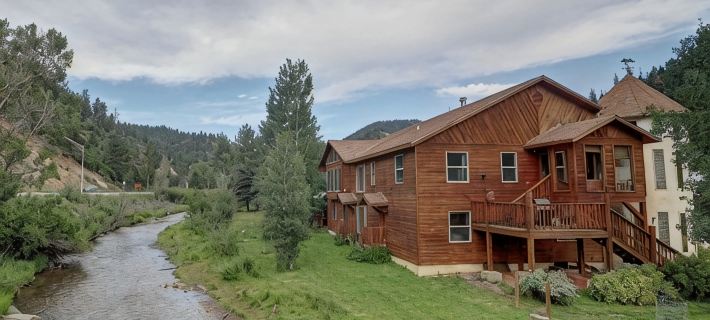Cozy & Spacious 6 Bedroom house with a GAMEROOM Hotels in Red River