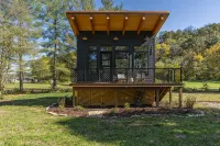 Bourbon Barrel Cabin B.  There are 2 cabins available A & B. Brand new Cabins. - Homestays