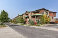 Private Hot Tub, Walk to Main St, Close to Ski Resorts, Incredible Views