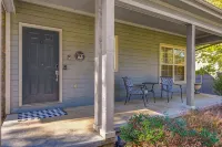 Cottage with 2 Pools, Splash Pad and Private Hot Tub - Country Houses