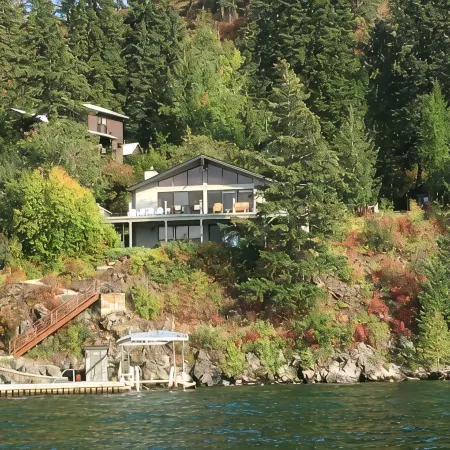 Peaceful newly renovated 1 bdrm cottage near owner occupied deep water lake home