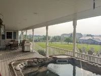 Perfect View: Plenty of room for everyone to stay and play!