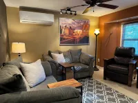 Cozy 1-bedroom suite on a small goat farm with full kitchen and living room - balcón