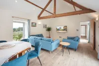 Luxury 3-Bed Cotswolds Barn for Families & Friends
