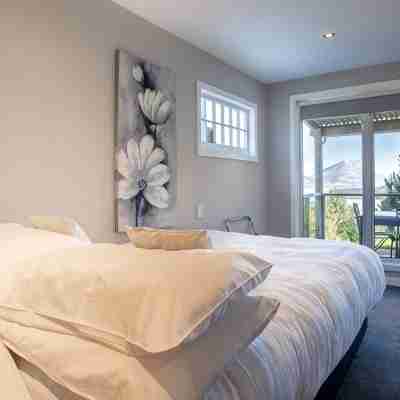 Cute Cottage with Hot Tub & Uninterrupted Lake Views Rooms