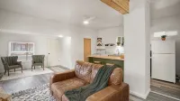 Cozy retreat near Sandpoint, Idaho. Close to Downtown, the lake and skiing. - Wifi