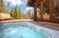 Kresge Luxurious Grand Cabin at Stratton and Bromley Mountains. - 4-Star