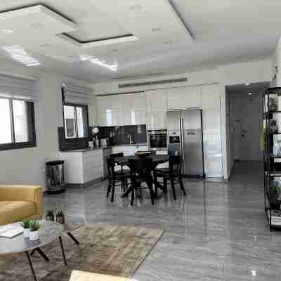 Near Beach & Market Beautiful 4 Bedroom Apartment Others
