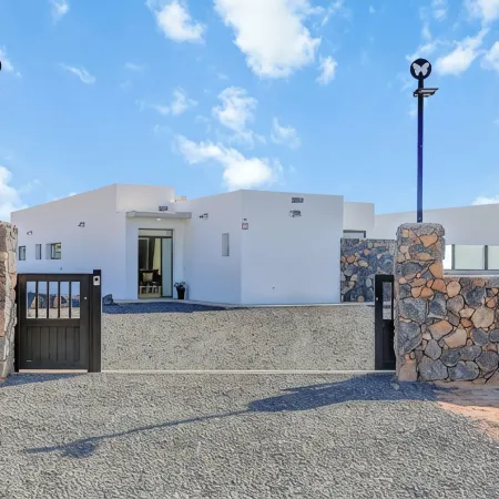 Mariposas Lajares 4, Villa Moderna Tranquila y Espaciosa, Para Familias y Amigos