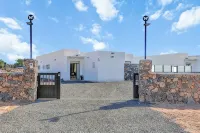 Mariposas Lajares 4, Villa Moderna Tranquila y Espaciosa, Para Familias y Amigos