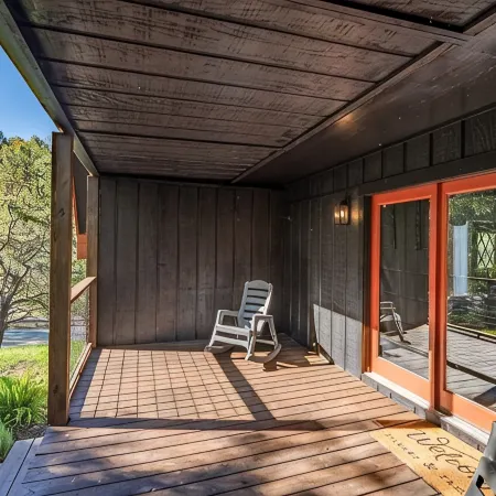 Lake Mountain Retreat