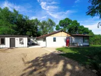 Charming Lake House within Walking Distance from Lake - 4-Star
