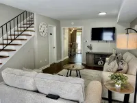 Modern Townhome w/ Balcony • Walk to FUSE Stadium - Homestays