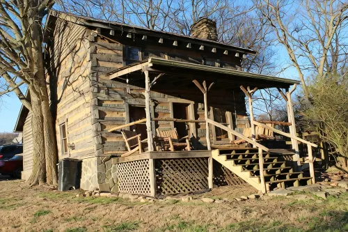 Step back in time a charming 1880 historic cabin - Homestays
