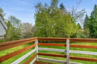 5Br Seattle Barn House, 15  to Stadiums