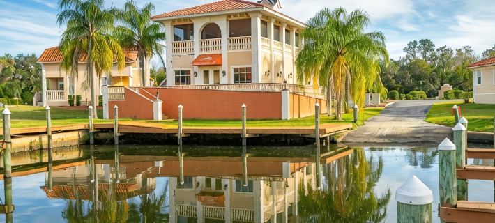 Waterfront! Boat dock available for, families welcome! Hotels in Homosassa