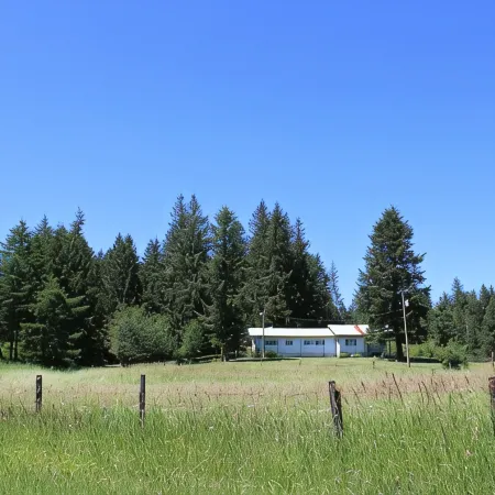 Secluded 77-Acre Retreat, Pet-Friendly Cabin Near Univ. of Idaho & Wsu.