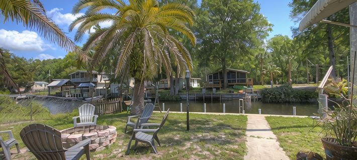 3 bedroom Farmhouse on the River Hotels in Hernando County