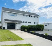 Walkable, modern, spacious village home, dockage, hot tub, fenced in yard. - Wi-Fi