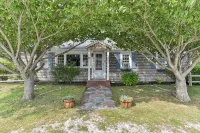 Bright 3 bedroom Cape cottage