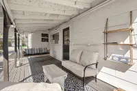 Charming Cottage in Old Town Tomball -walk to shopping and restaurants - Kitchenette