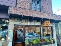 In-Town Luxury 2 Br Apartment - 205 S. 4th Street Hotels in Highlands