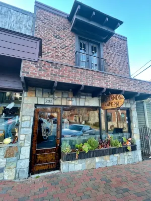 In-Town Luxury 2 Br Apartment - 205 S. 4th Street