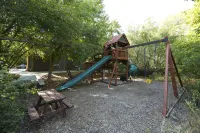 Canyon Lodge- - 8 Acres - Sleeps 10