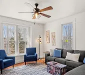 Charming BLue victorian home located blocks away from historical Route 66 - 3つ星