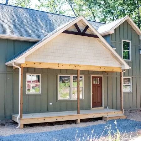 Duke's Place: New Massanutten Mountain Home with Flat Driveway and Quiet Street!