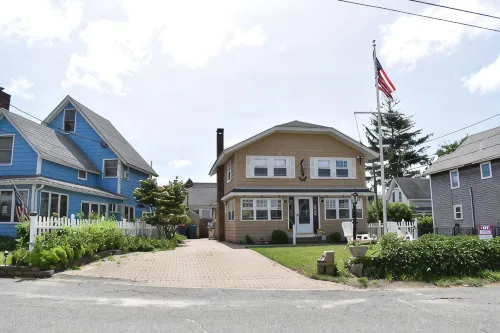 Lotti's Landing - Seaside Beach House - Onset, MA