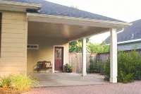 Walk .4 Miles to Texas A&M Campus and Aggie Park, Private Entry /Covered Parking - Apartments