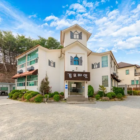 Gangneung Gyeongpo Pine Pension Отели рядом с достопримечательностью «Павильон Кёнподэ»