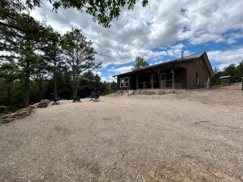 “The Cabin Serenity Ranch. Centrally located to all the wonders of Shannon co. - Chalets