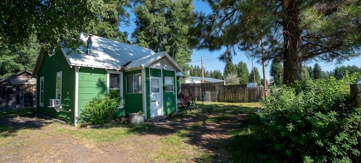 The Green House - Minutes from the Entrance to Crater Lake National Park Hotels in Klamath County
