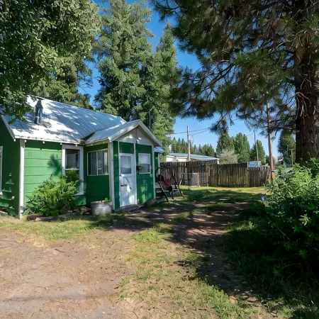The Green House - Minutes from the Entrance to Crater Lake National Park