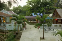 Hoi An Blue Seaside Homestay - Bed and Breakfast