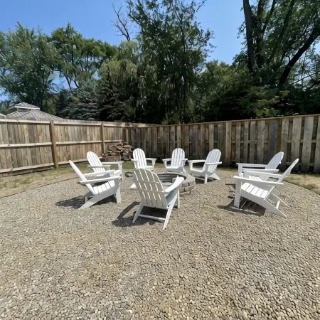 6-bedroom vacation home just a 5-minute walk to Lake Michigan