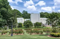 The Rose Garden Retreat - NC State /Cameron Village/PNC Park - Condos