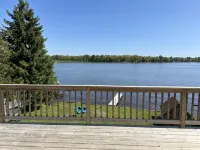 Oscoda Lake House : waterfront, 4 beds