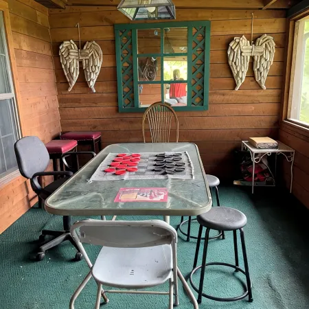 The Bears Den is a quiet cabin 30 miles from Gatlinburg and Pigeon Forge, TN.