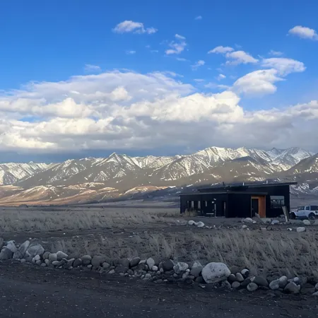 Modern 3 bedroom home on 20 private acres in Paradise Valley