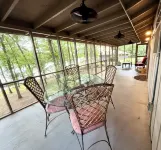 Lake Sinclair Cottage! Open Water Views, 2Br/1BA, Kayaks, Dock Access.Near Ramps - 3 tähden