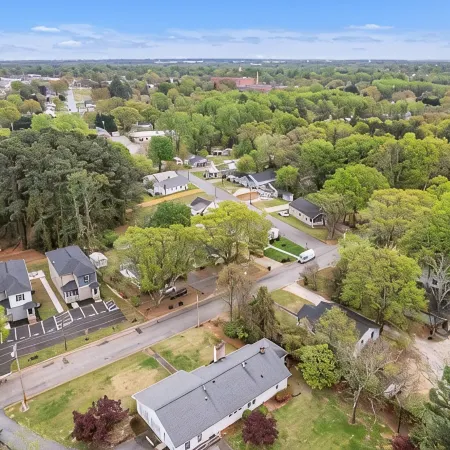 Pet-Friendly 2BR Greer Home, King Beds & Fire Pit