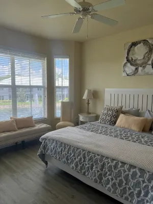 Cool Condo for Cozy Stay. Convenient Location, Pool, Gym, Golf.