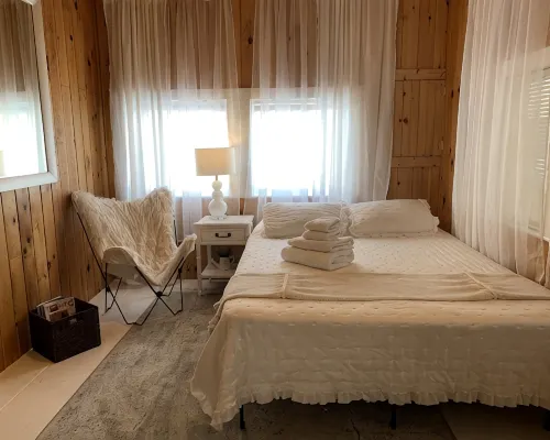 Glamorous cottage-glamping at Sebago Lake Hotels in Sebago