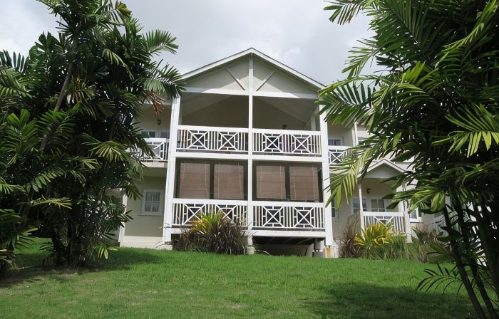 Apartment with Pool set In 70 Acres Of Beautifully Lush Tropical Gardens