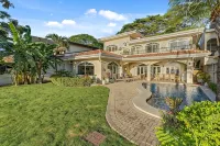 Beachfront Villa Just Steps To The Water - de playa