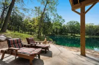 Cedar Cove Cabin, Private Beach near Galena