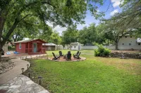 Pecan Retreat-Half Mile to Main - Luxus